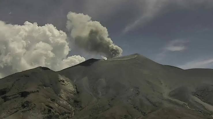 Puracé volcano ash emissions